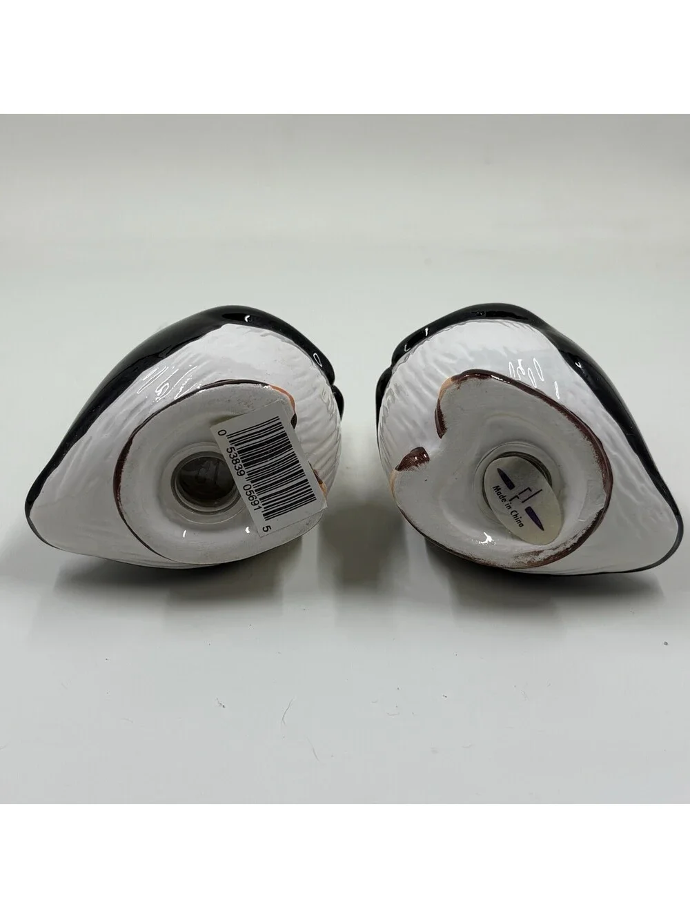 Christmas salt & pepper shakers penguins scarves & hats